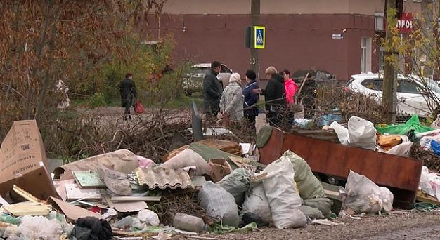 Помойка на кольце 8-го троллейбуса в Иванове до сих пор не ликвидирована и разрастается